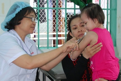 Nơi tiêm Vắc xin thu tiền thì đông khách, nơi miễn phí lại...hắt hiu